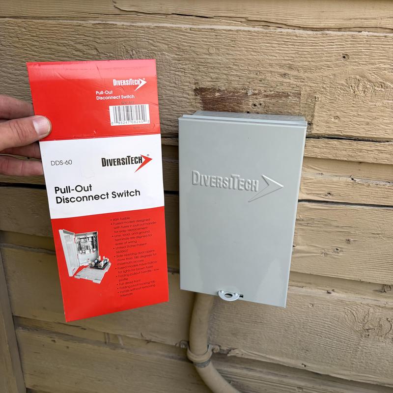 Outdoor AC pull-out disconnect switch installation Outdoor AC pull-out disconnect switch installation