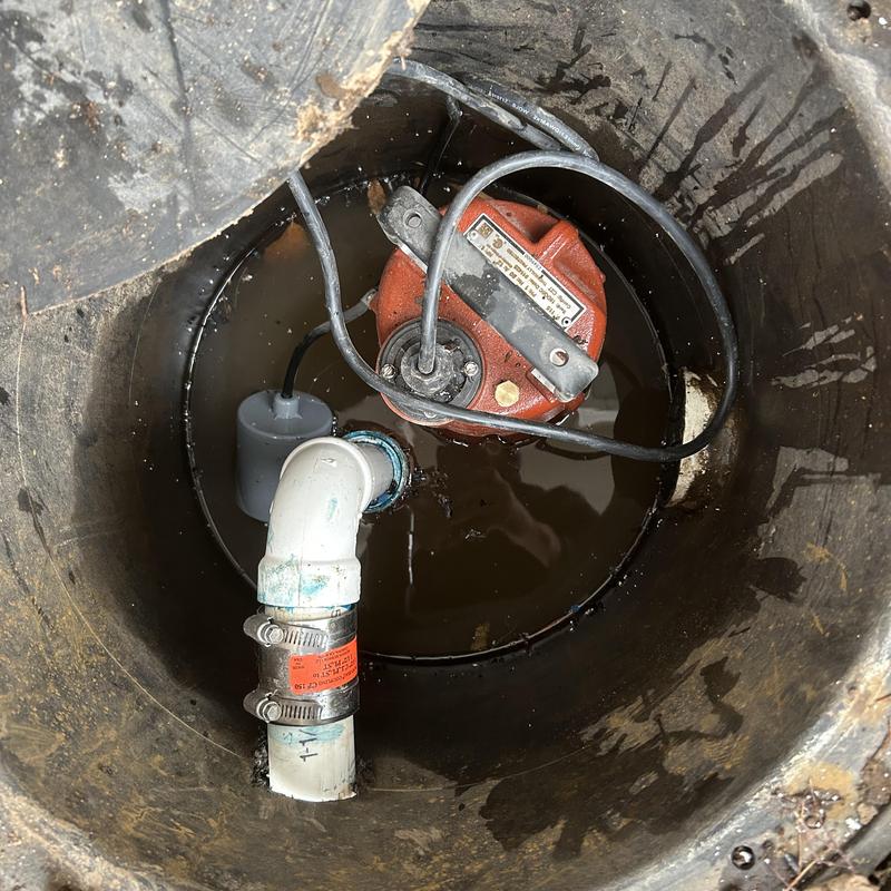 Sump pump and drain line inside wet sump pit Sump pump and drain line inside wet sump pit
