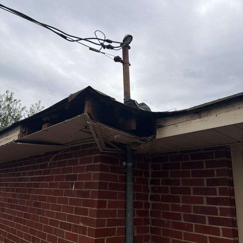 Roof fascia board with water damage and rot