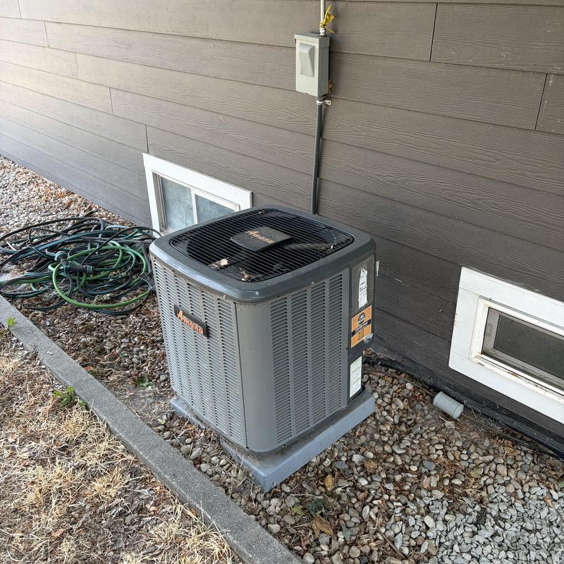 Outdoor air conditioning condenser unit with dirty coils Outdoor air conditioning condenser unit with dirty coils