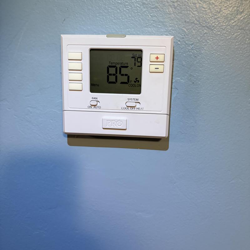 Thermostat displaying 85°F with cooling mode on Thermostat displaying 85°F with cooling mode on