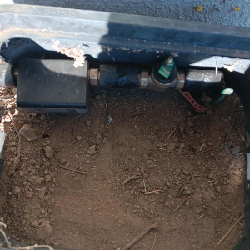 Irrigation valve box with soil and piping connections Irrigation valve box with soil and piping connections