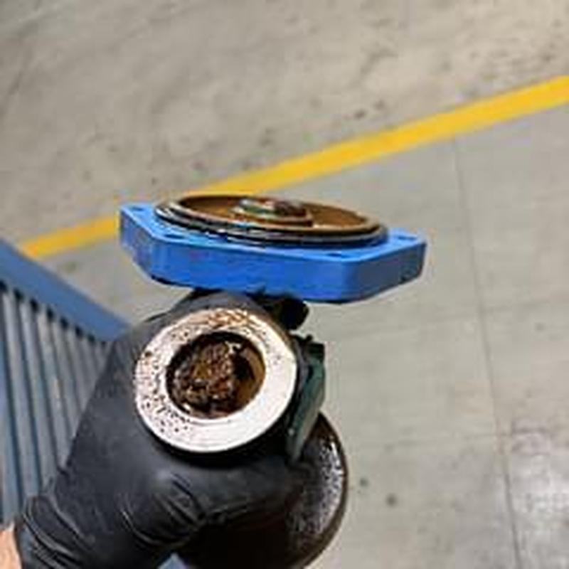 Backflow preventer valve with internal corrosion buildup