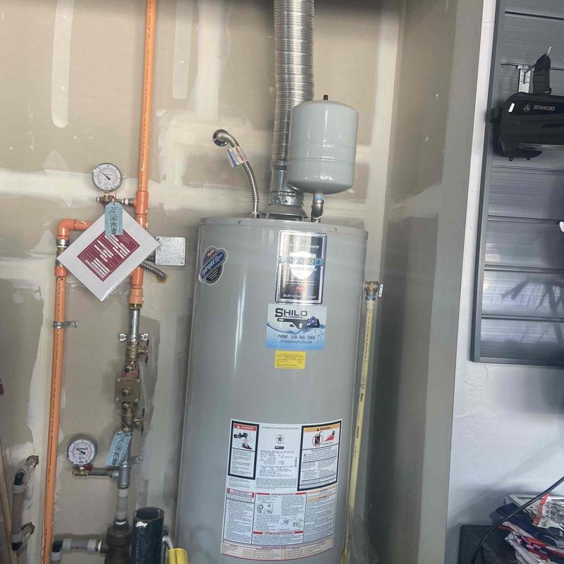 Water heater gas control valve with pressure gauges Water heater gas control valve with pressure gauges