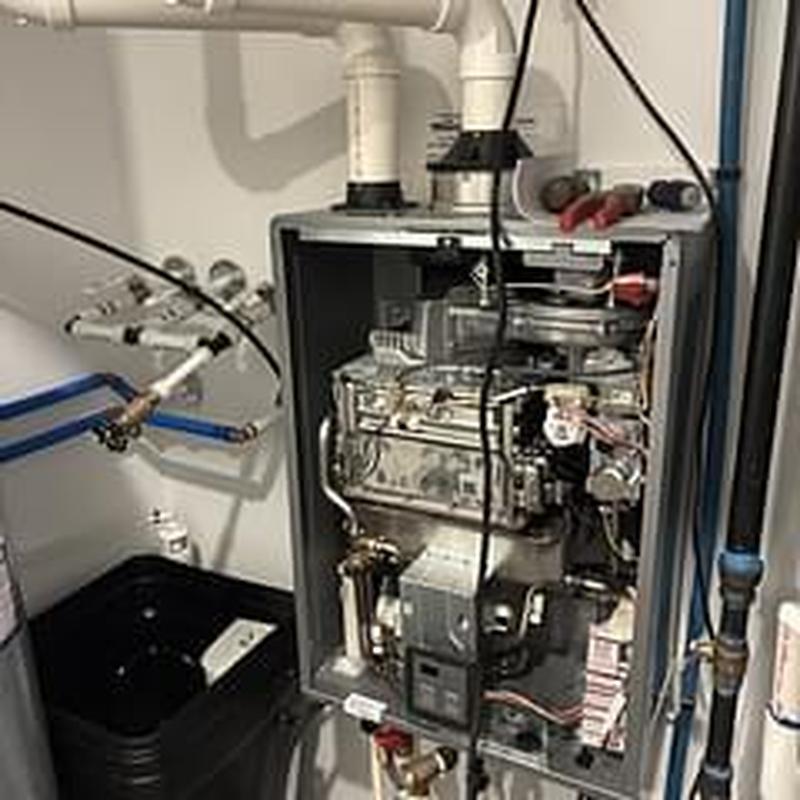 Tankless water heater with exposed internal components