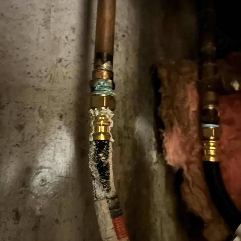 Flexible gas line connection with corrosion buildup Flexible gas line connection with corrosion buildup