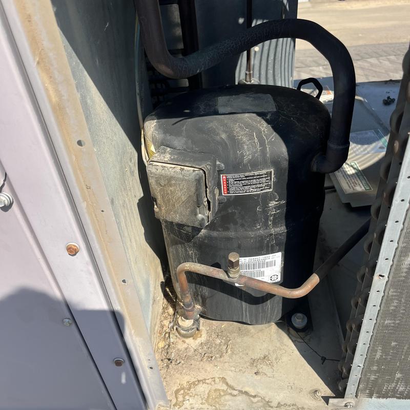 Carrier 4-ton RTU compressor with refrigerant lines Carrier 4-ton RTU compressor with refrigerant lines