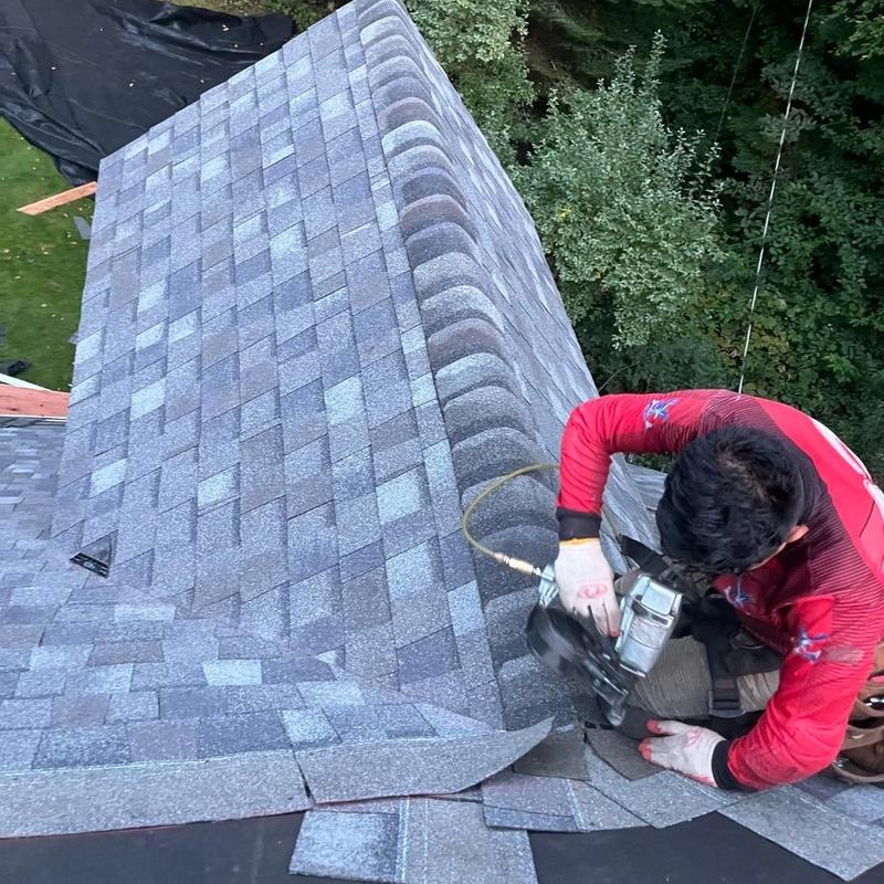 CertainTeed Landmark Pro shingles installation on roof ridge CertainTeed Landmark Pro shingles installation on roof ridge