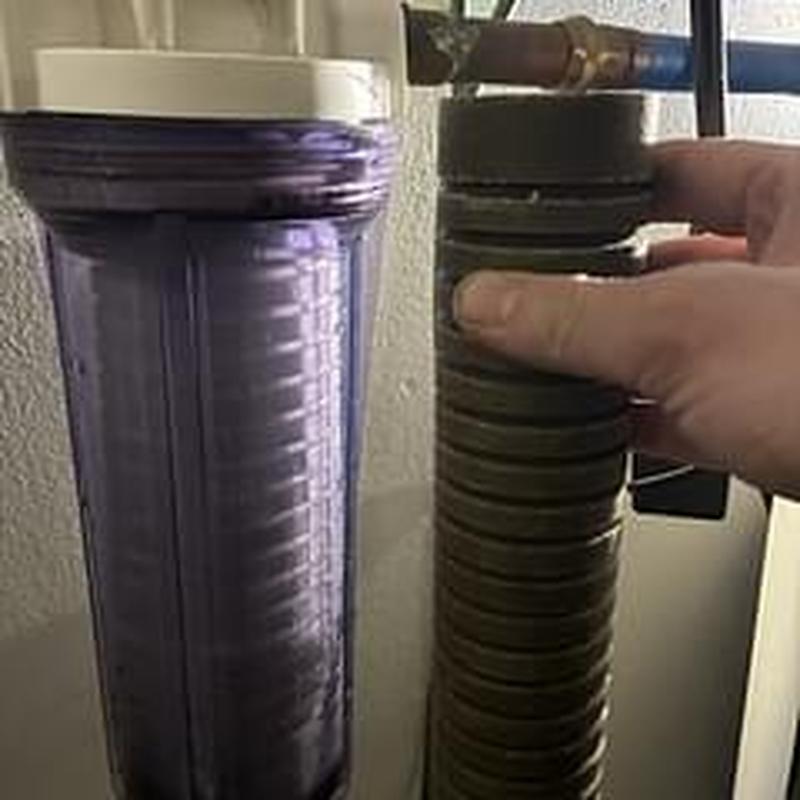 Sediment filter housing with hand tightening cap