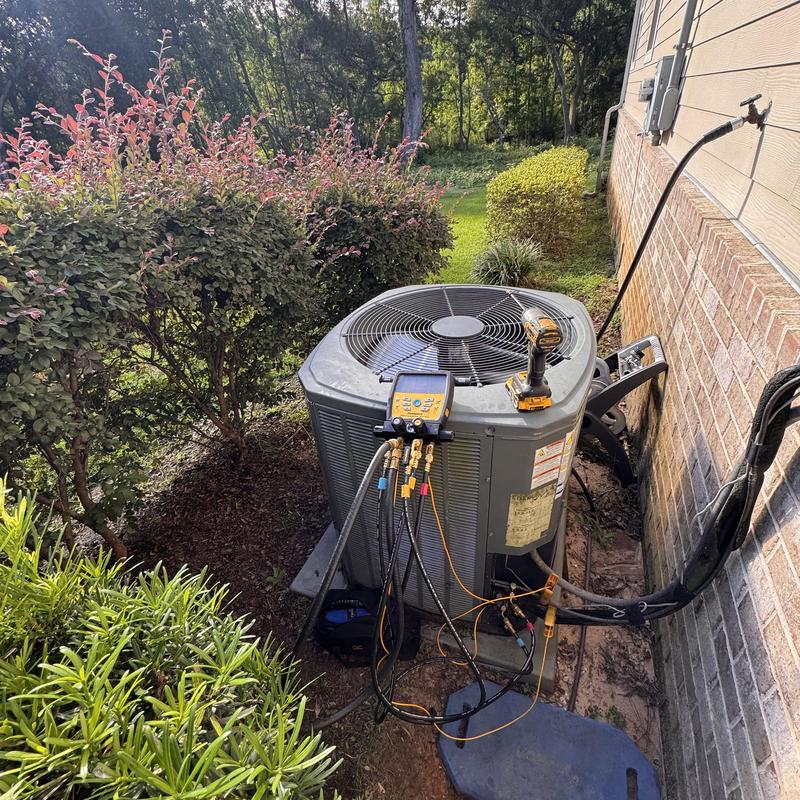Heat pump split system with diagnostic gauges outdoors