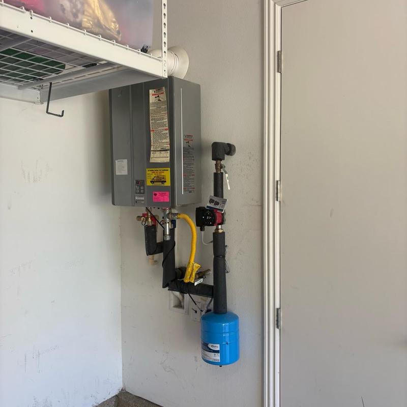 Tankless water heater with new recirculating pump installation Tankless water heater with new recirculating pump installation
