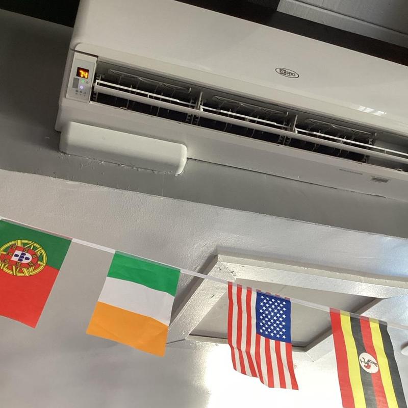 Wall-mounted air conditioner cooling with flags below