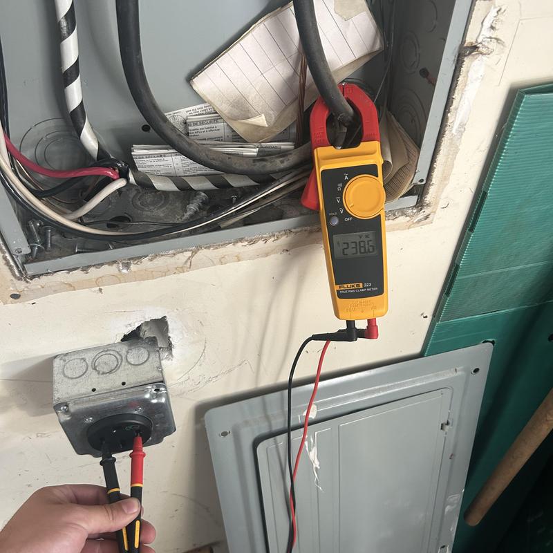 Electric vehicle charger voltage testing with clamp meter Electric vehicle charger voltage testing with clamp meter