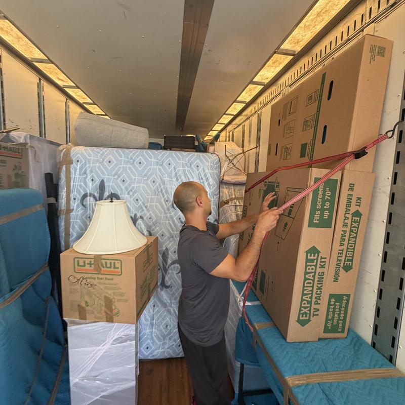 Expandable TV packing kit secured in moving truck