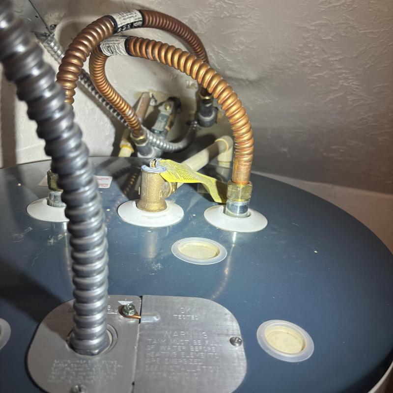 Water heater top with copper and flexible piping connections Water heater top with copper and flexible piping connections