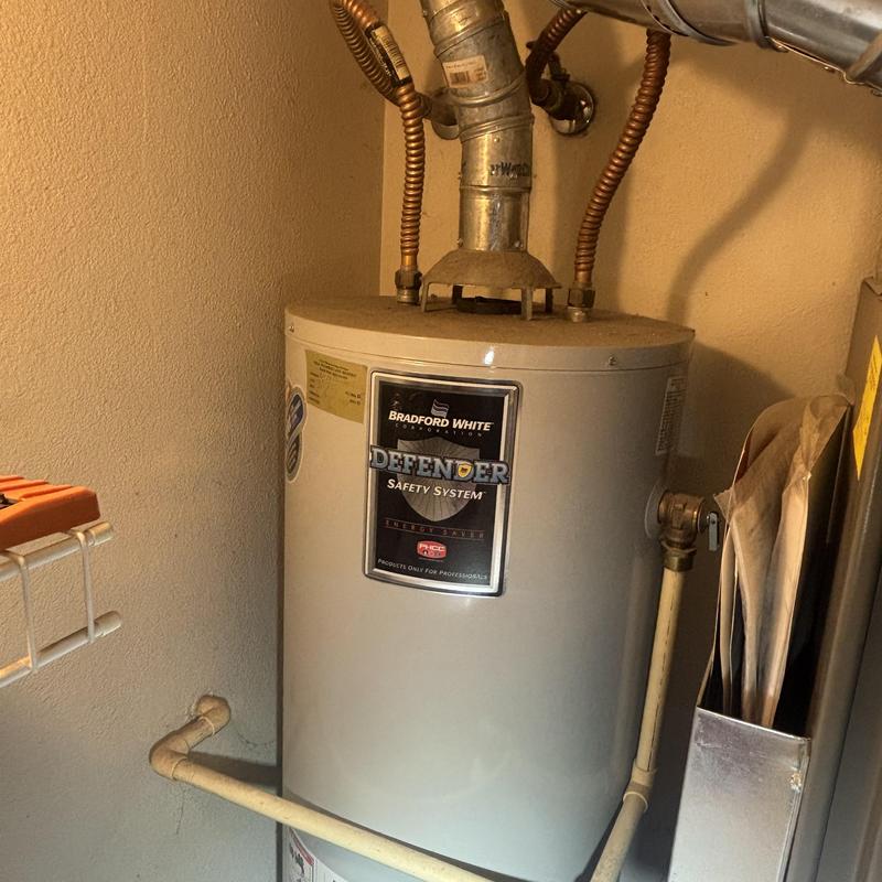 Water heater with vent and copper water lines Water heater with vent and copper water lines