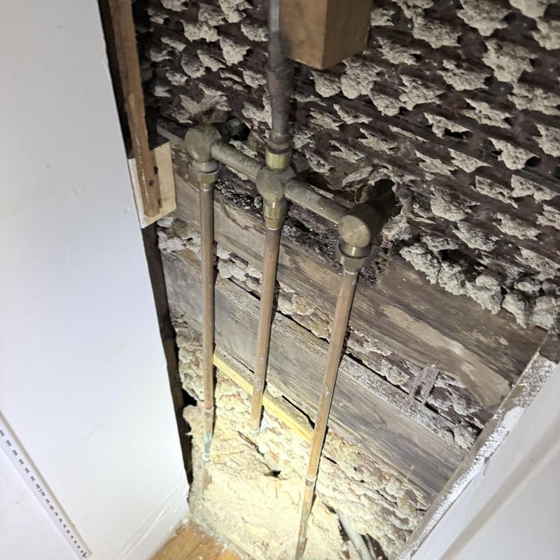 Shower valve and copper piping in wall cavity Shower valve and copper piping in wall cavity