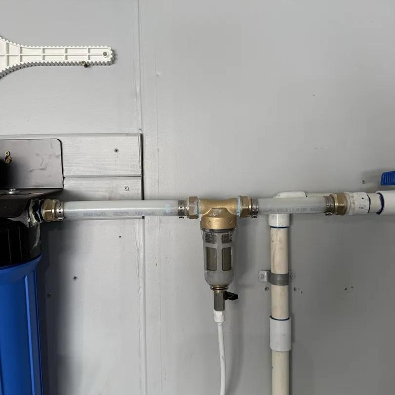 Water filtration system piping with brass valve assembly