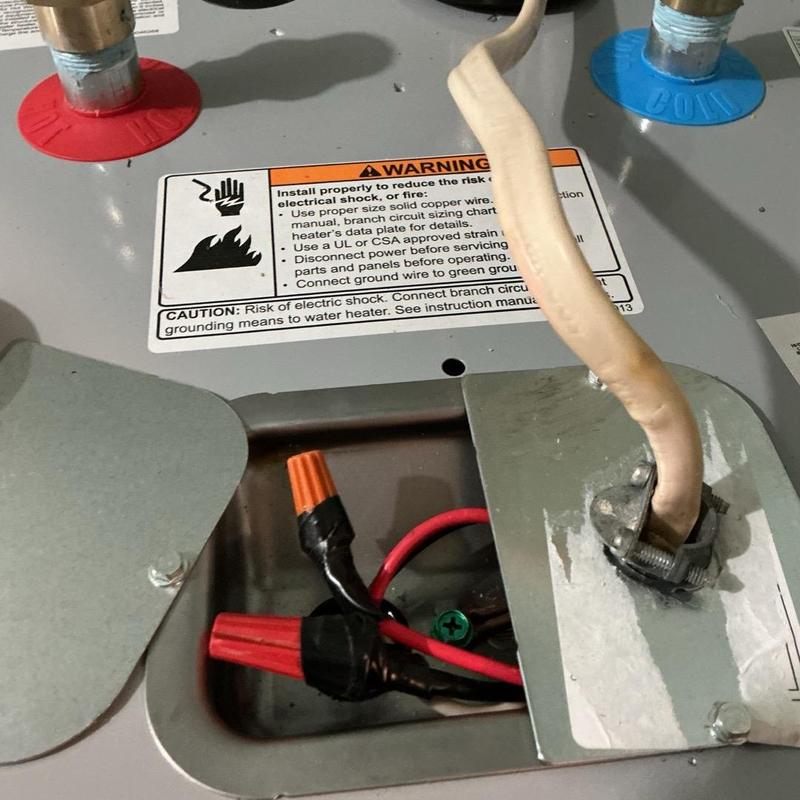 Water heater electrical wiring with wire nuts and clamp Water heater electrical wiring with wire nuts and clamp