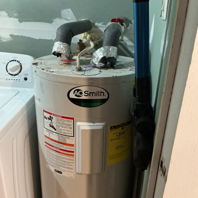40-gallon water heater with insulation and shutoff valve 40-gallon water heater with insulation and shutoff valve