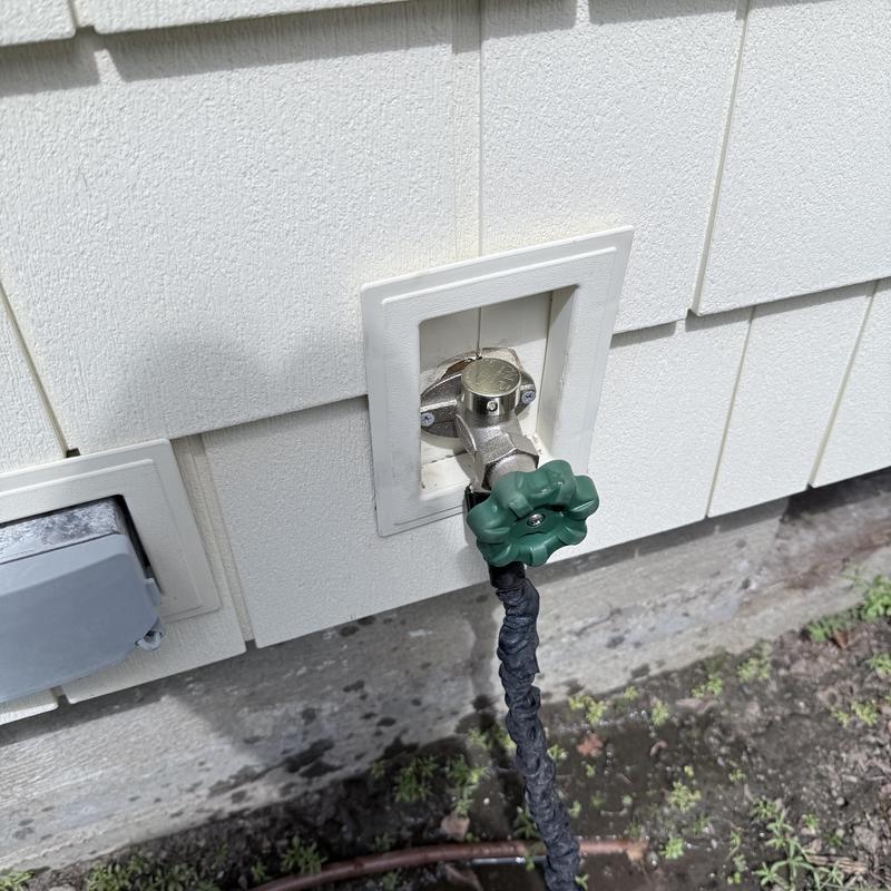 Frost-free hose bib with irrigation backflow valve
