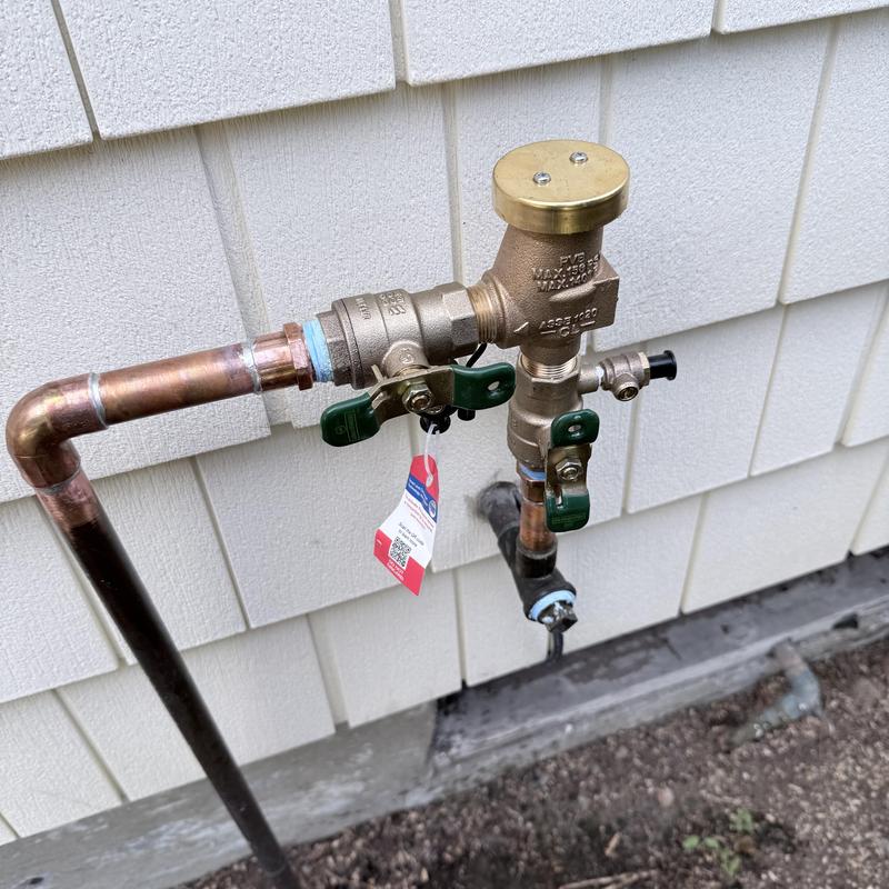 Backflow preventer with frost-free hose connections