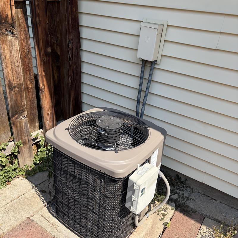 York 2.5-ton outdoor air conditioner unit with control box York 2.5-ton outdoor air conditioner unit with control box