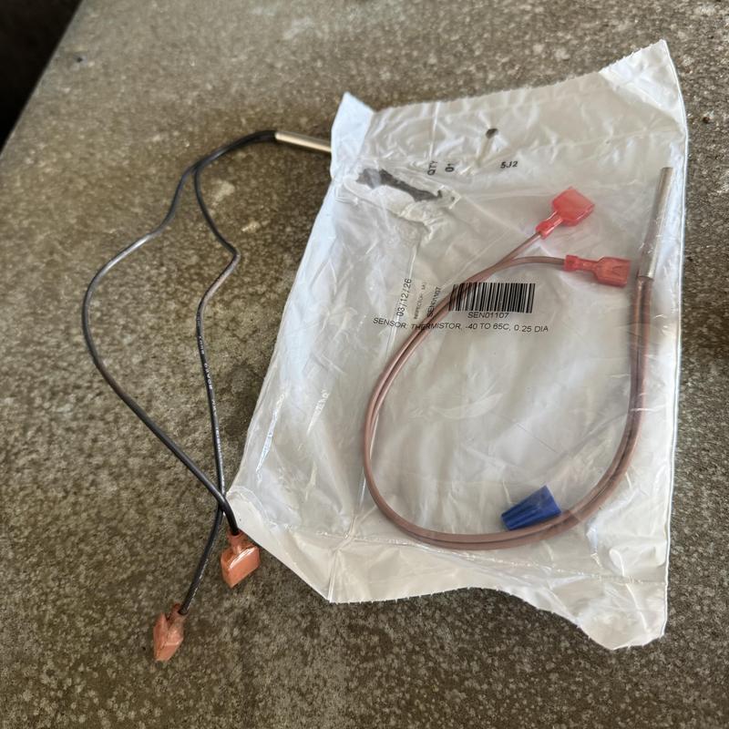 Evaporator coil temperature sensors for RTUs on floor