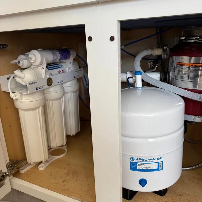 Reverse osmosis water filtration system under sink Reverse osmosis water filtration system under sink
