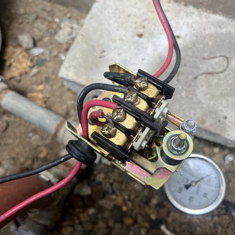 Submersible pump pressure switch with wiring connections Submersible pump pressure switch with wiring connections