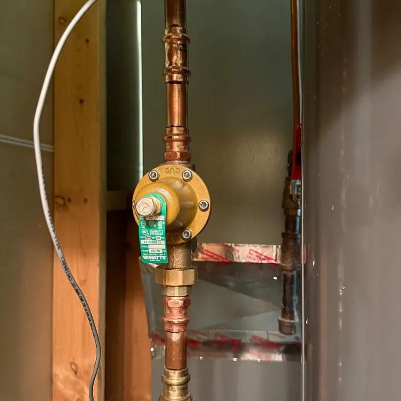 Pressure reducing valve with copper piping installation Pressure reducing valve with copper piping installation