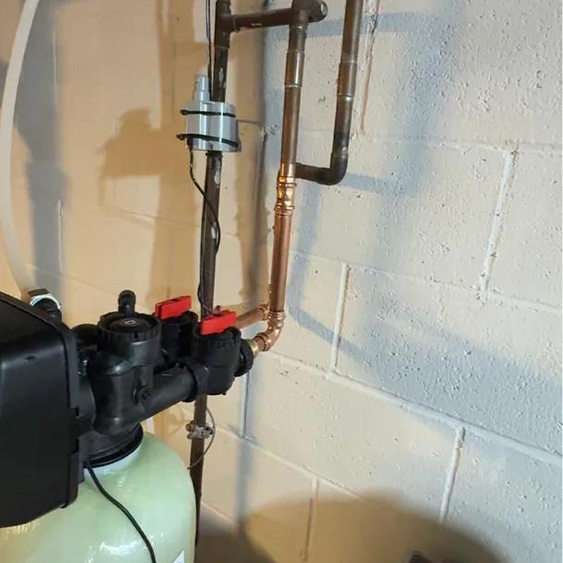 Water softener system with copper piping and valves Water softener system with copper piping and valves