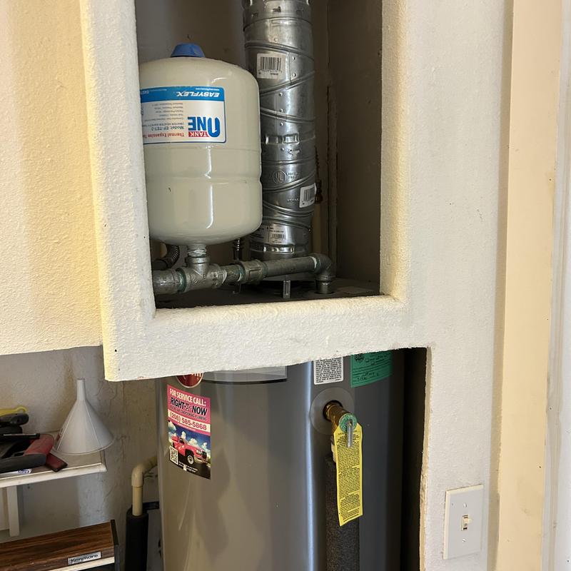 Water heater pipe with expansion tank and vent pipe Water heater pipe with expansion tank and vent pipe