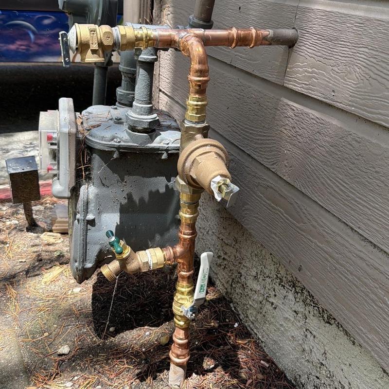 Water pressure regulator and piping installation outdoors