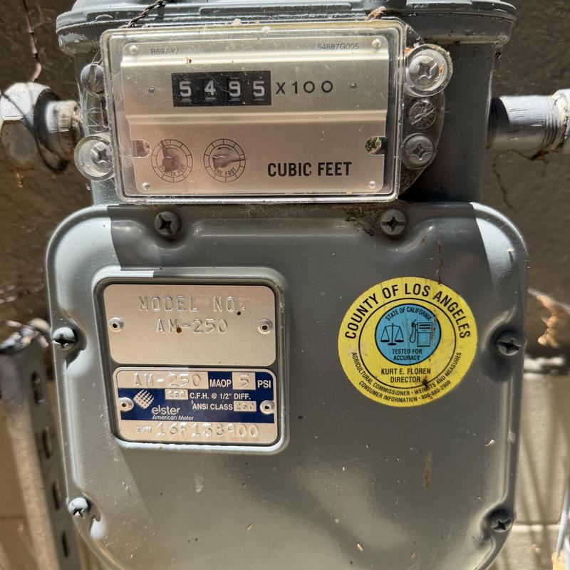 Gas meter AM-250 with pressure rating and accuracy seal