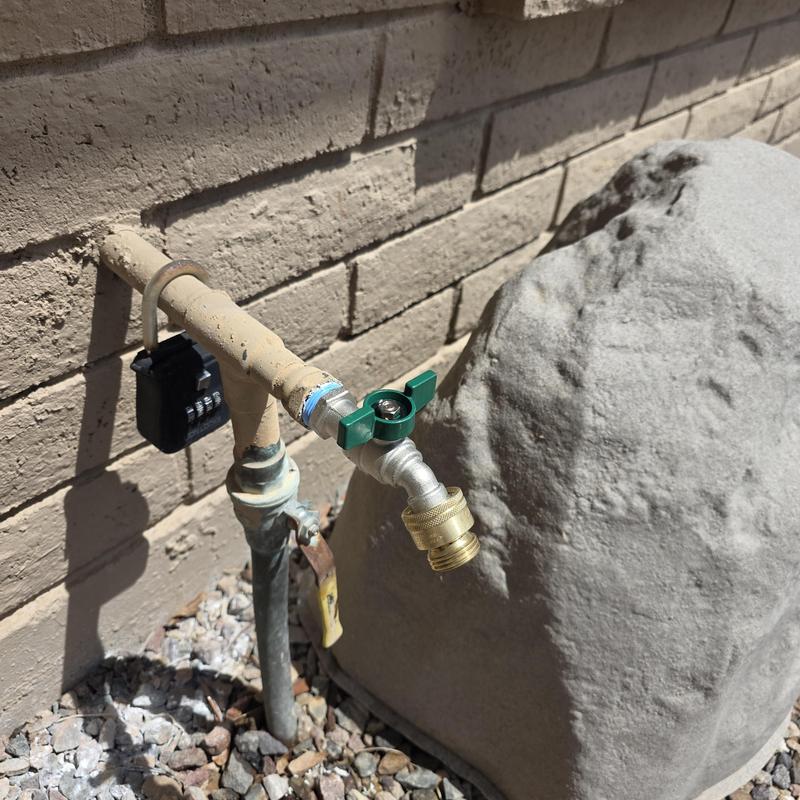 Quarter turn stainless steel hose bib with lockbox