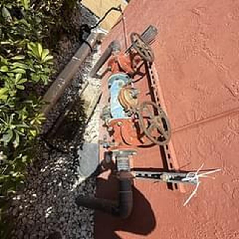 Backflow prevention device with valves and pipes