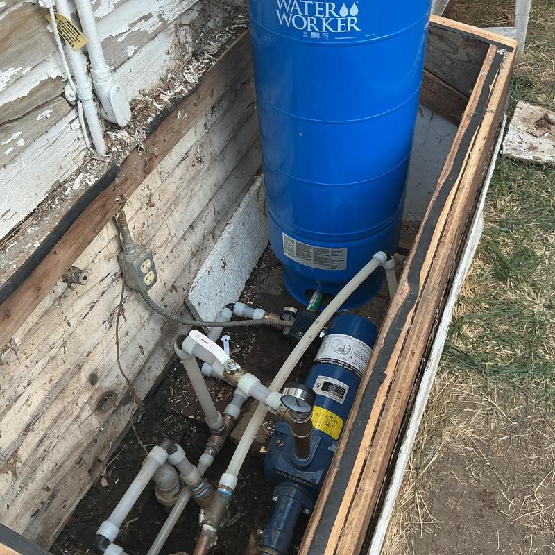 Well pressure tank and pump installation casing