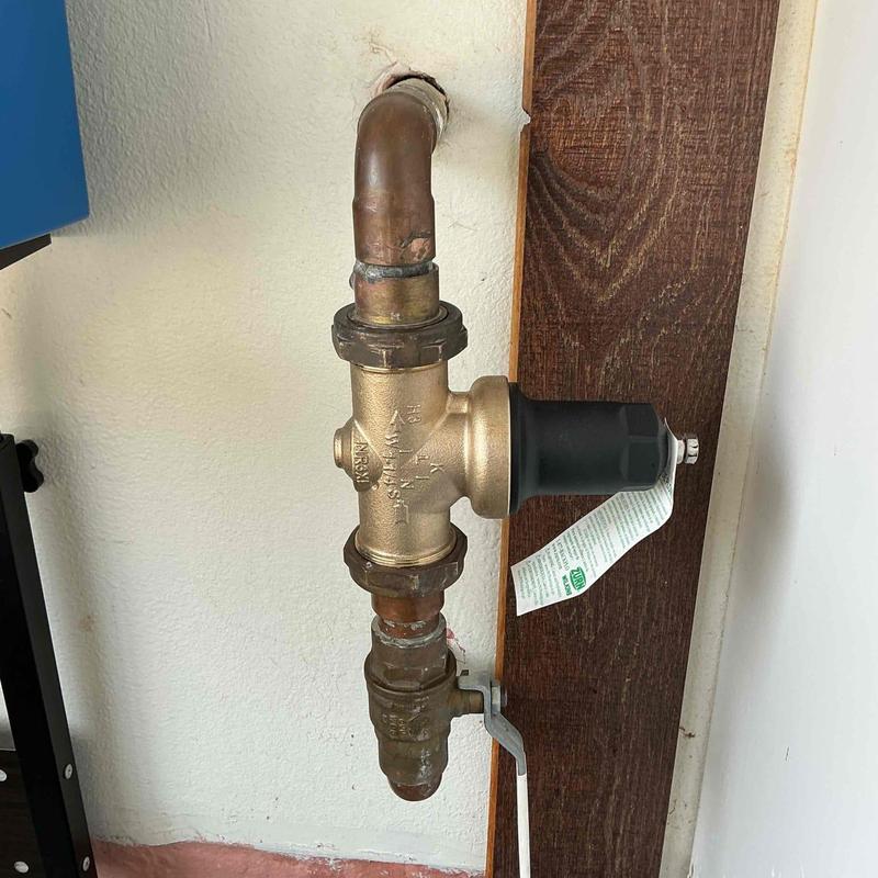 Wilkins 1¼ inch pressure regulator with piping