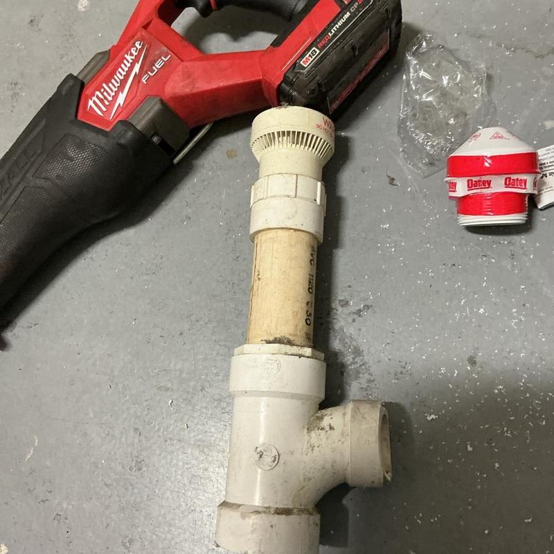 PVC tee pipe with vent fitting and power tool PVC tee pipe with vent fitting and power tool