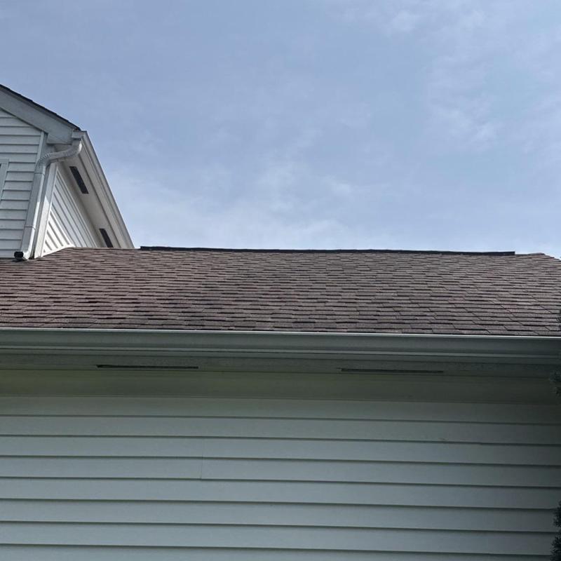 Garage roof shingles replaced on ridge in Ohio