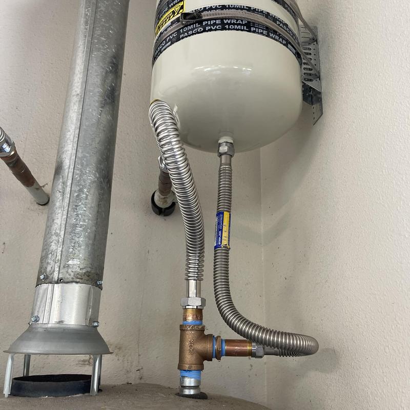 4-gallon thermal expansion tank with brass fittings