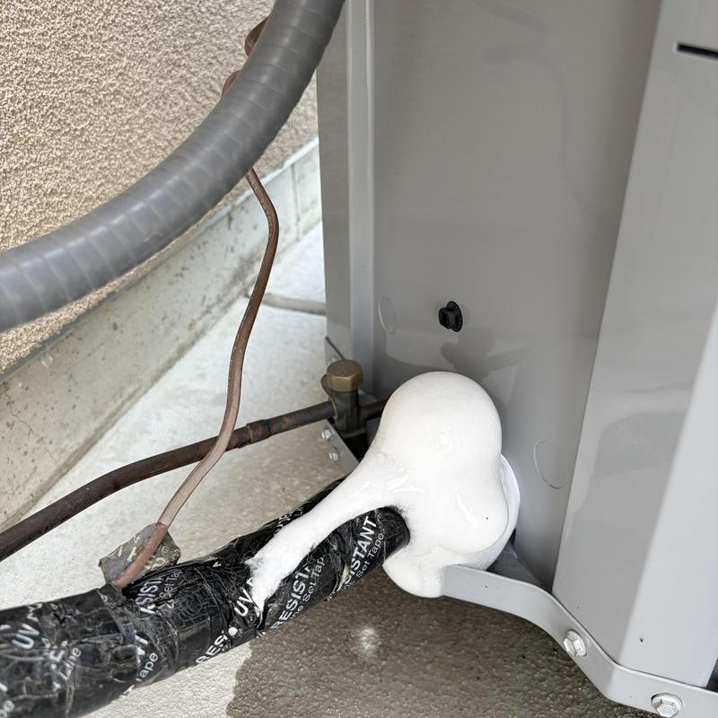 Air conditioner refrigerant line with heavy ice buildup Air conditioner refrigerant line with heavy ice buildup