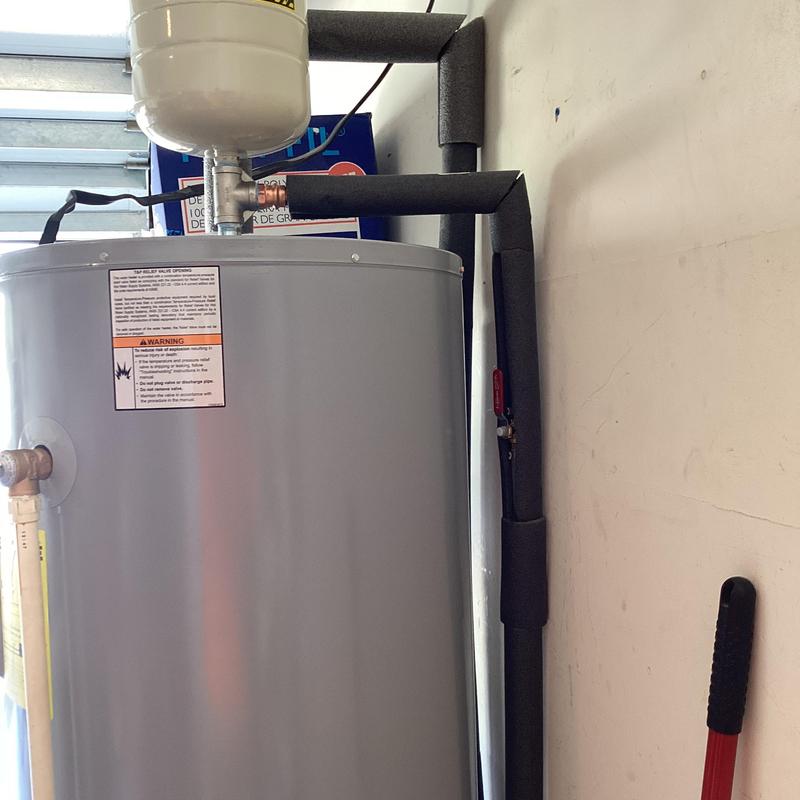 Electric water heater with expansion tank and insulated pipes