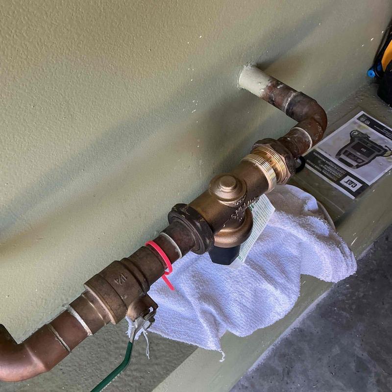 1-1/4-inch pressure regulator installation on copper pipe