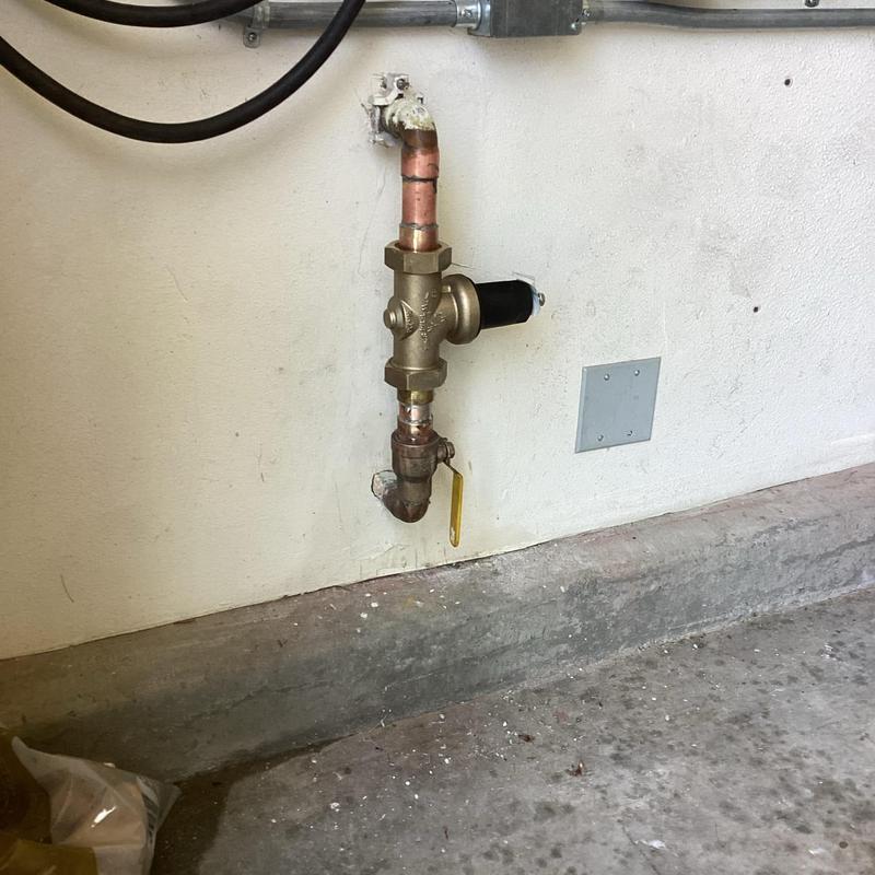 Pressure regulator and shutoff valve on wall pipe