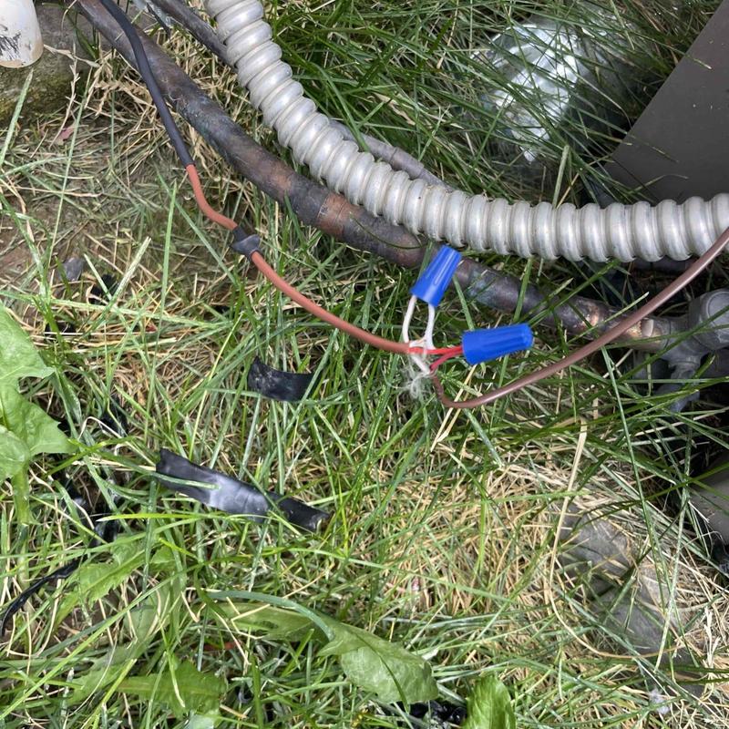 Low voltage AC wires with wire connectors outdoors