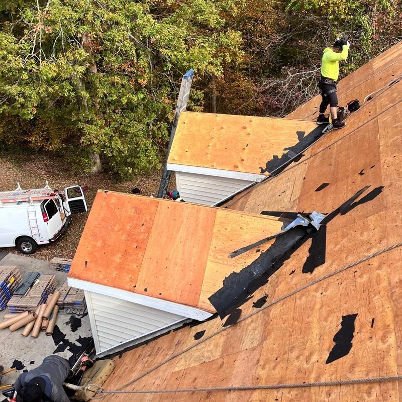 Plywood roof decking installation on residential home