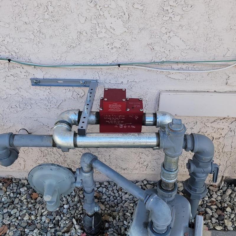 Earthquake valve and gas piping with fittings