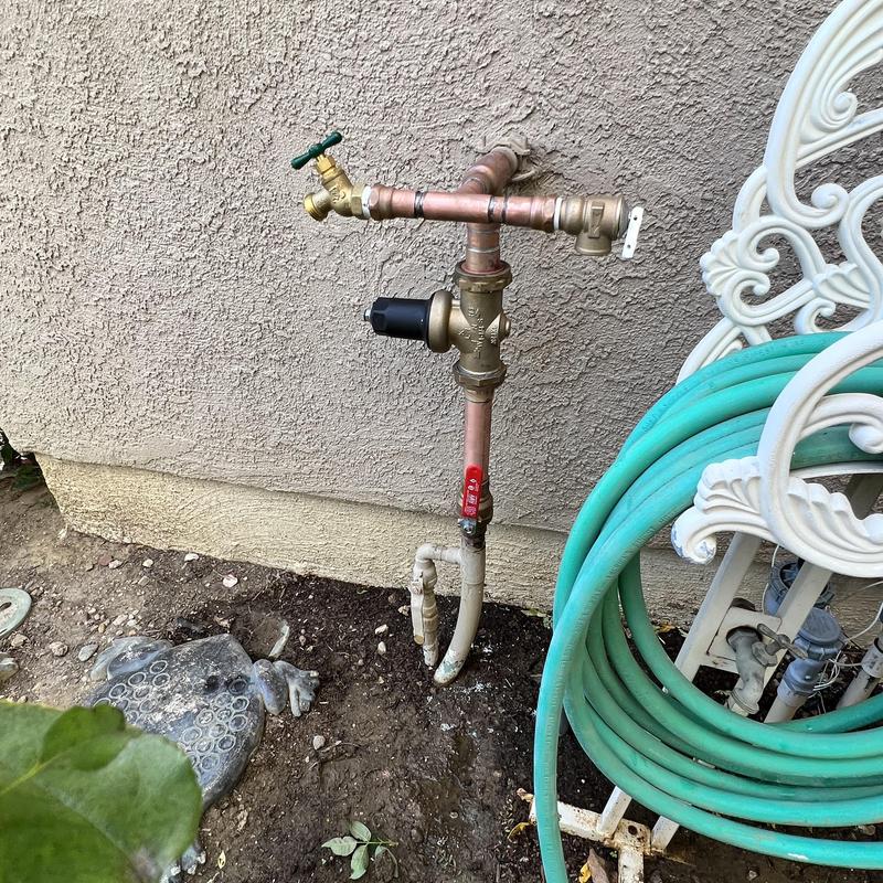 Pressure regulator valve with copper pipe and hose connection